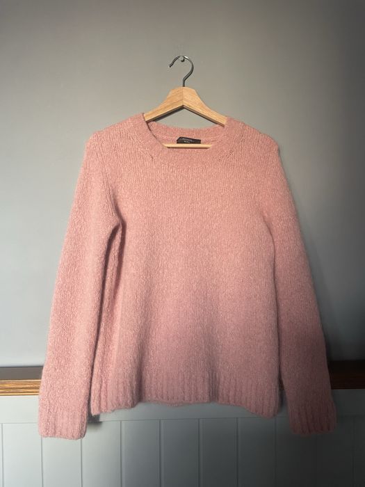 Джемпер Weekend MaxMara p.M-L, в составе шерсть 39%, мохер 40%.