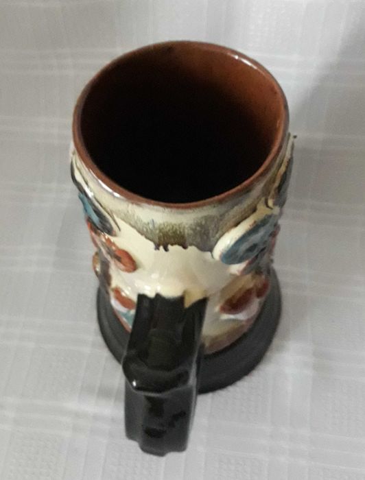 KUFEL PRL duży ceramiczny kolorowy ozdobiony scenką rodzajową