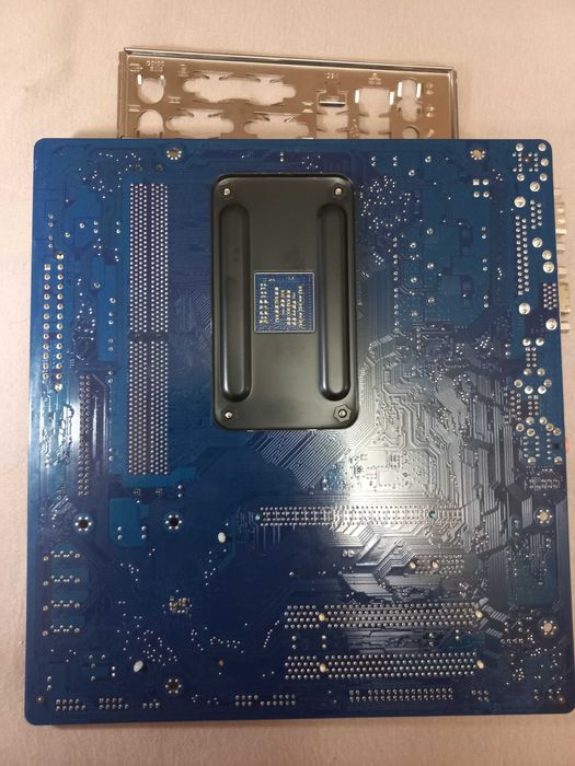 Gigabyte GA-M68M-S2P + AMD II X4 645 + 4гб ДДР2