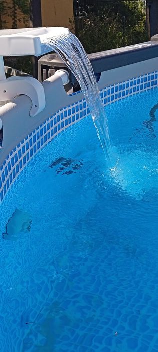 Piscina Intex com vários acessórios