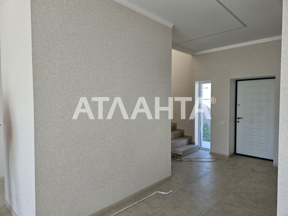 Отдельно стоящий дом с ремонтом в Червоном Хуторе