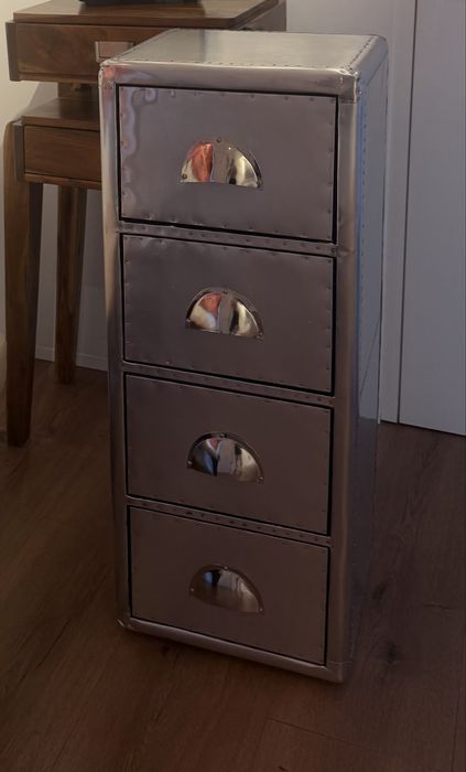 Movel em aluminio. Novo.