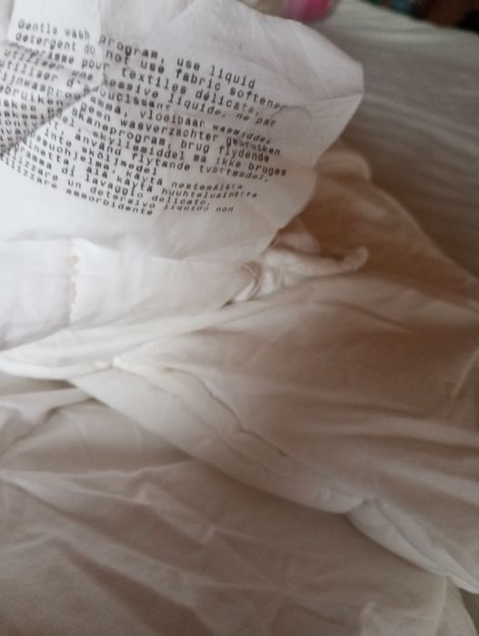 Kołdra na łóżko jednoosobowe biała z welny