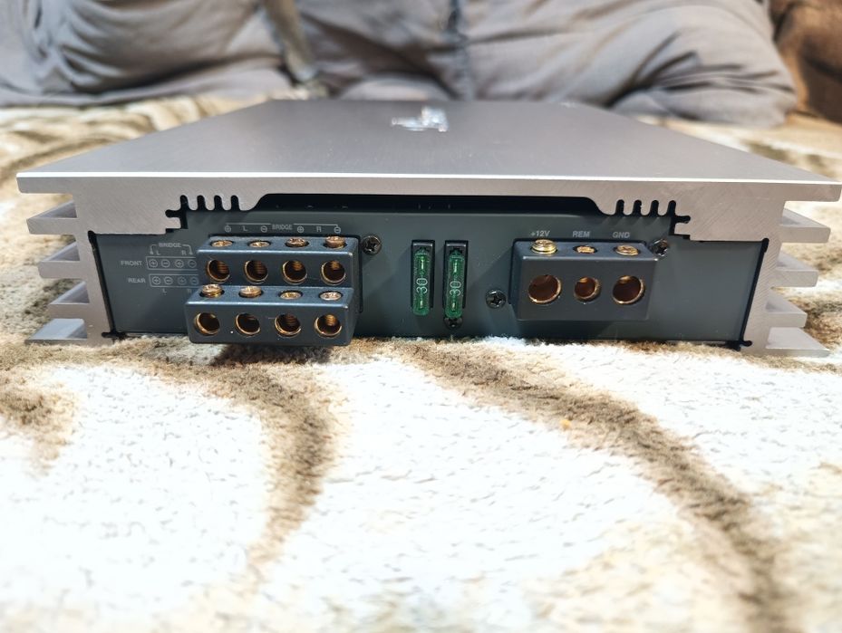 4х канальний підсилювач Presense z45