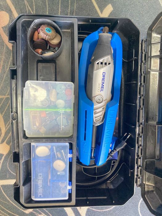 DREMEL  3000 com acessorios