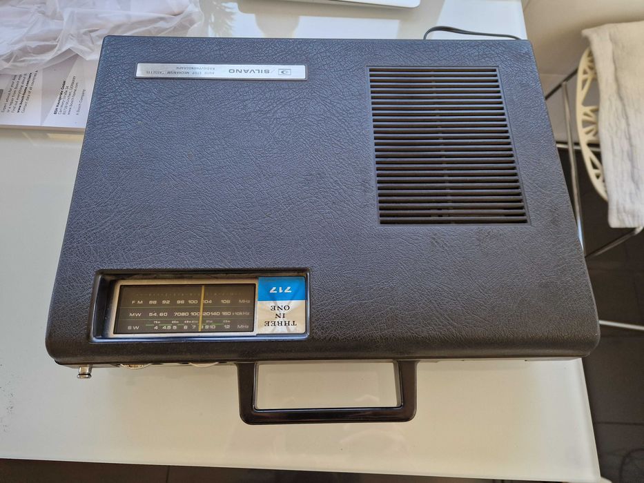 Rádio, gira disco e leitor/gravador de cassetes Silvano 717