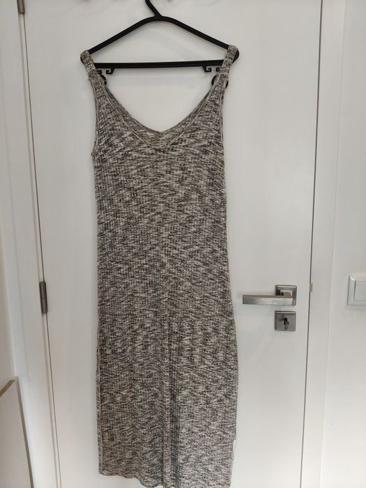 Diversos vestidos de verão