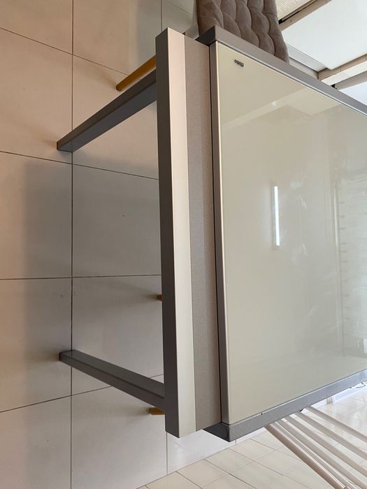 Mesa de cozinha muito elegante extensível , marca Cancio, linha mitto