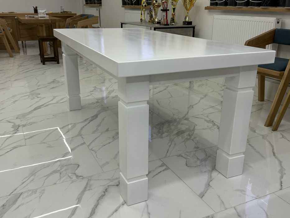 Стіл новий із дерева