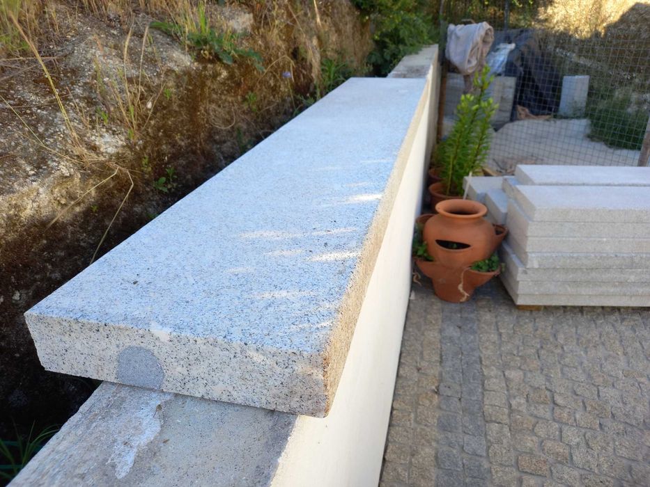 Pedra em Granito /chapim / muro (so por encomenda) 26€ metro linear