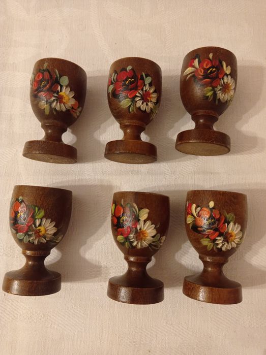 6 drewnianych kieliszków do jajek