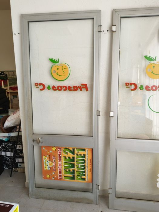 Porta de Alumínio com Vidro