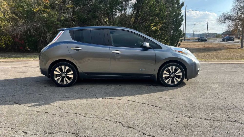 Nissan LEAF SL      2015