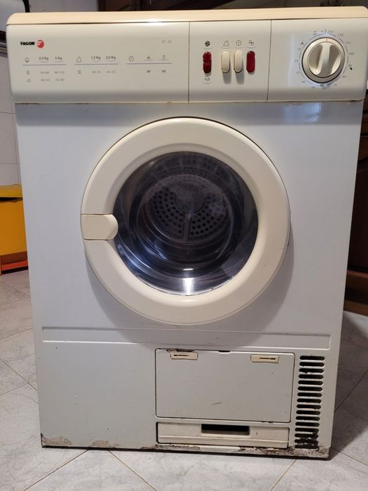 Máquina de secar roupa