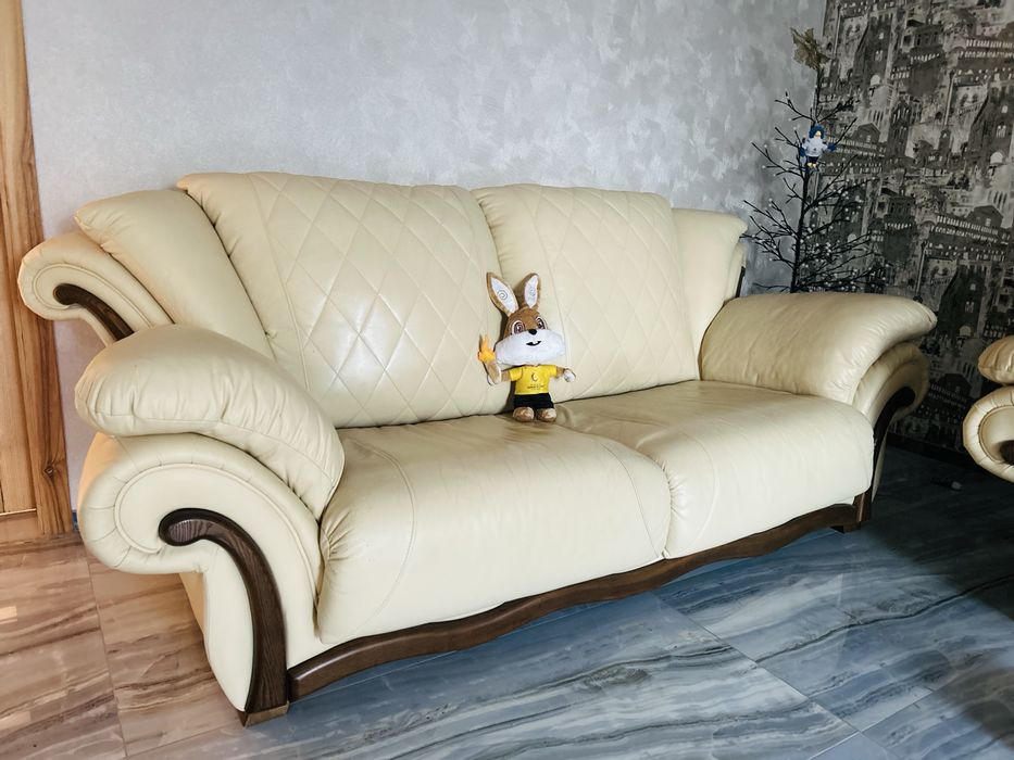 Комплект шкіряних меблів