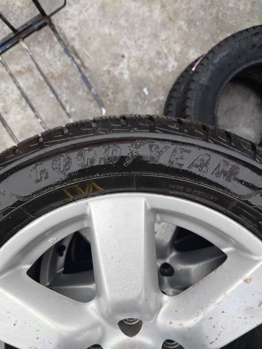 Шины 215/60/17 Good Year UltraGrip Performance