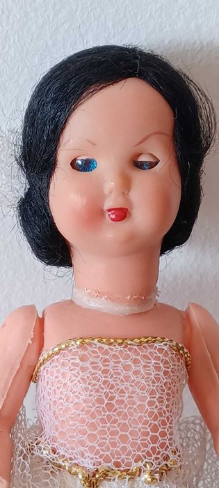 Boneca de brincar antiga - bailarina