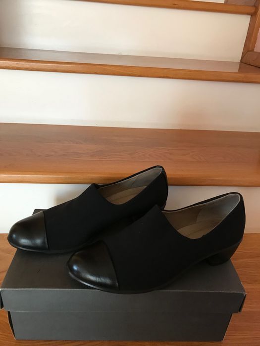 Półbuty marki Ecco.