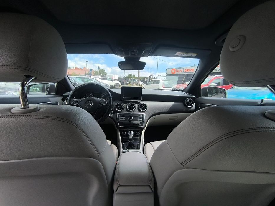 Mercedes A180, teto panorâmico, estofos em pele, 182000kms, Gasóleo, Excelente estado!! Desde 172€€