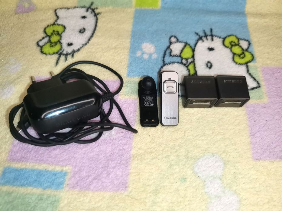 Продам Комплект 2 имиджевых Bluetooth-гарнитур Samsung WEP-350