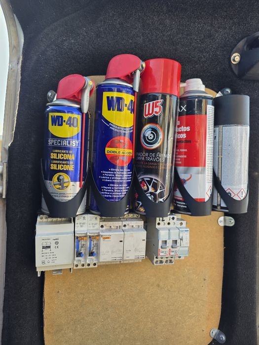 Suporte para latas spray. Tintas ou lubrificante