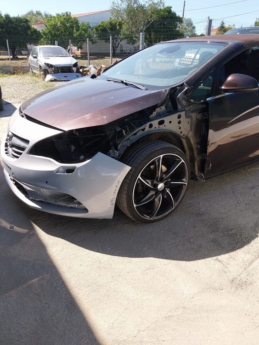 Opel cascada accidentado