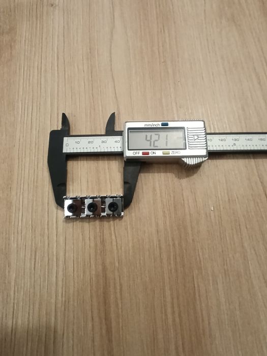 Mostek dwustronny typu Floyd rose ruchomy