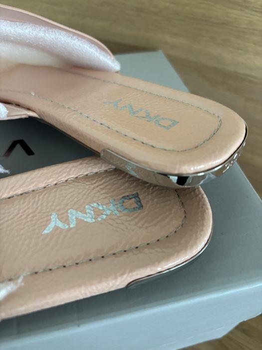Nowe klapki DKNY
