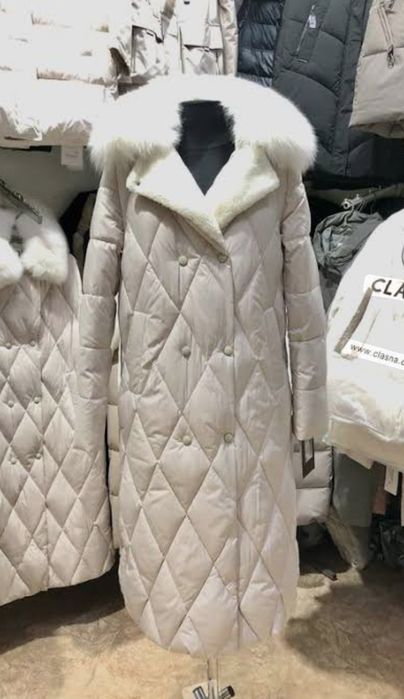 Пальто -пуховик з хутром.