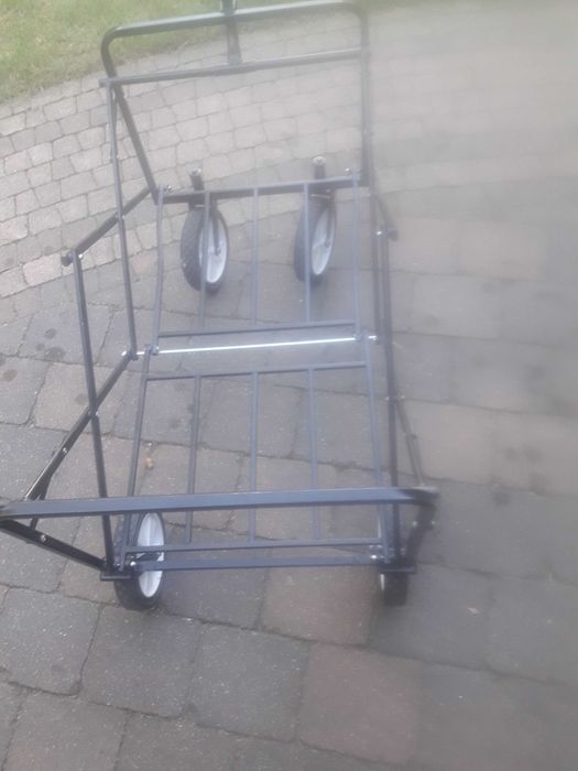 Wózek składany z kołami obrotowymi