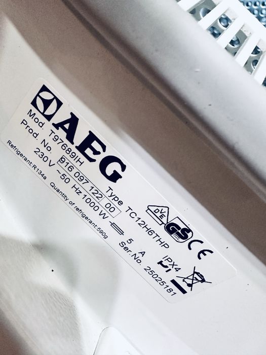 Сушильна машина AEG 8кг ( тепловий насос)