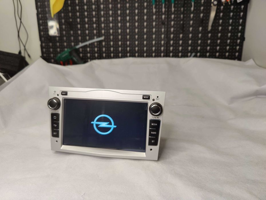 Rádio Android 2DIN para OPEL – 2GB de RAM Wifi e GPS Bluetooth Silver