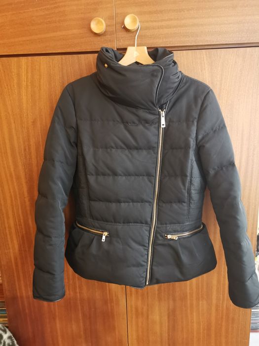Zara BASIC kurtka puchowa z odpinanym futrzanym kołnierzem