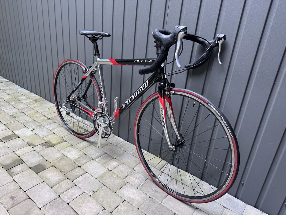 Шоссейний велосипед Specialized Allez A1 max резина Michelin