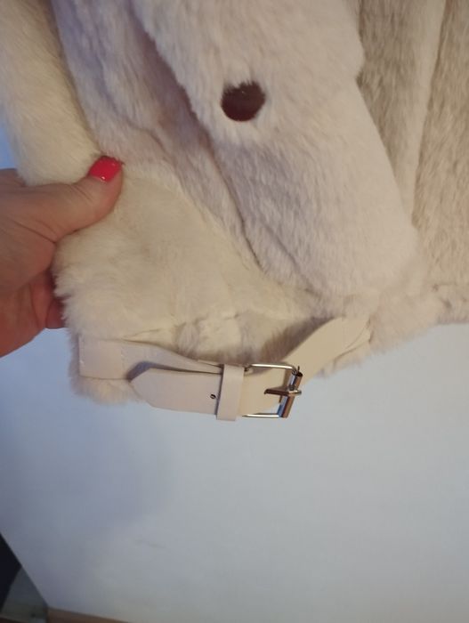 Nowa kamizelka z misia ciepła i wygodna kolor jasny beż duża