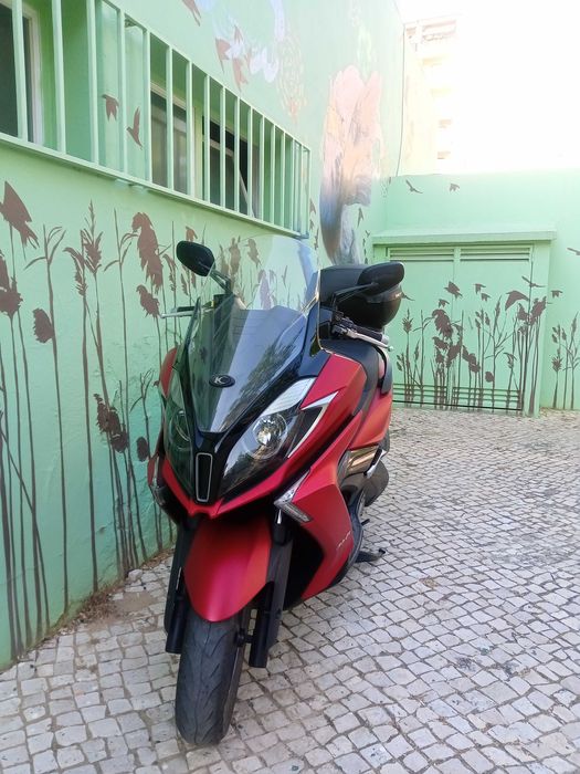 venda de boa e vistosa maxiscooter  kymco superdink 350