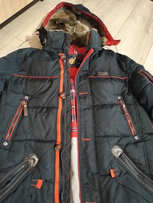 Продам зимову куртку р.44
