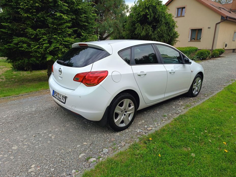 Opel Astra J 1.6 115 KM benzyna hatchback