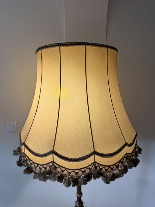 Ekskluzywna lampa podłogowa vintage – styl retro, ozdobny abażur, 2 światła