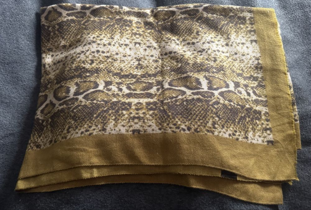 Szal w print zwierzęcy