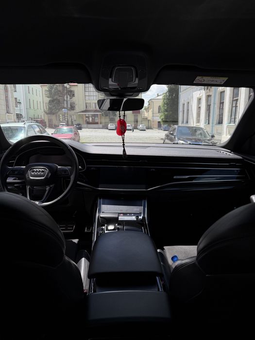 Audi Q 8 2018 рік
