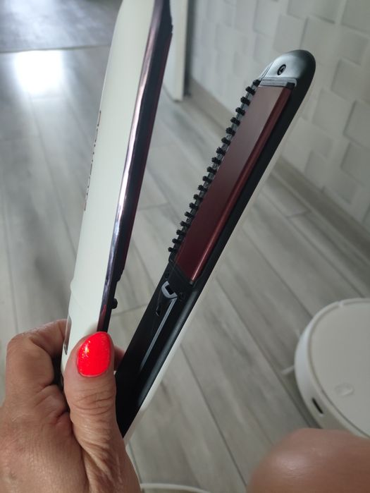 Prostownica Rowenta SF4655 ceramiczna joni