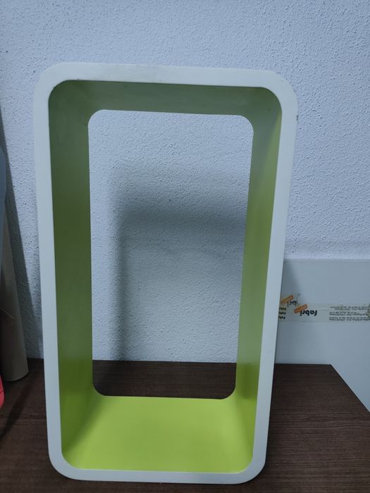 Prateleira cubo de parede