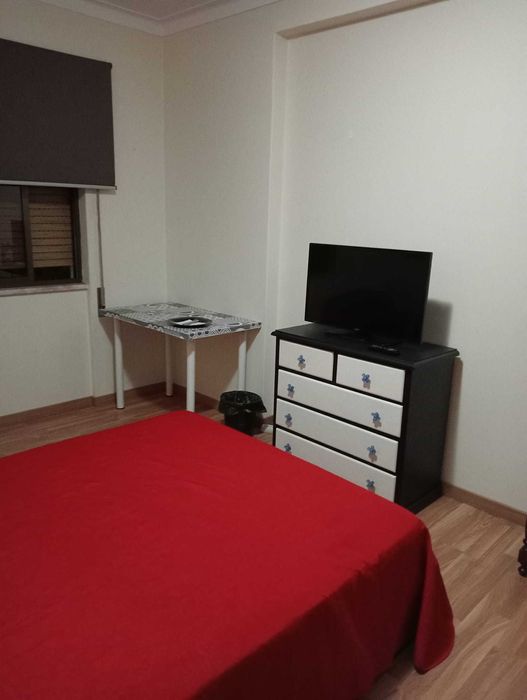 ALUGA-SE quarto só para UMA PESSOA