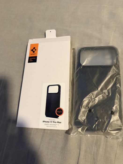Spigen Enzo Aramid  Iphone 17 pro max