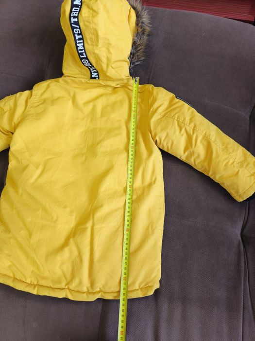 продам Детская куртка NYC цвет жёлтый size 116