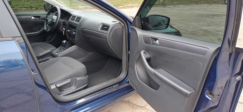Volkswagen Jetta 2.0 Автомат 2012 року в гарному стані