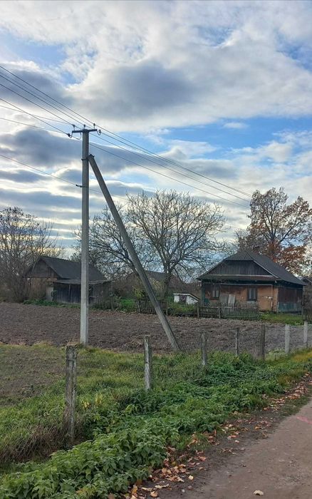 Будинок, земельна ділянка