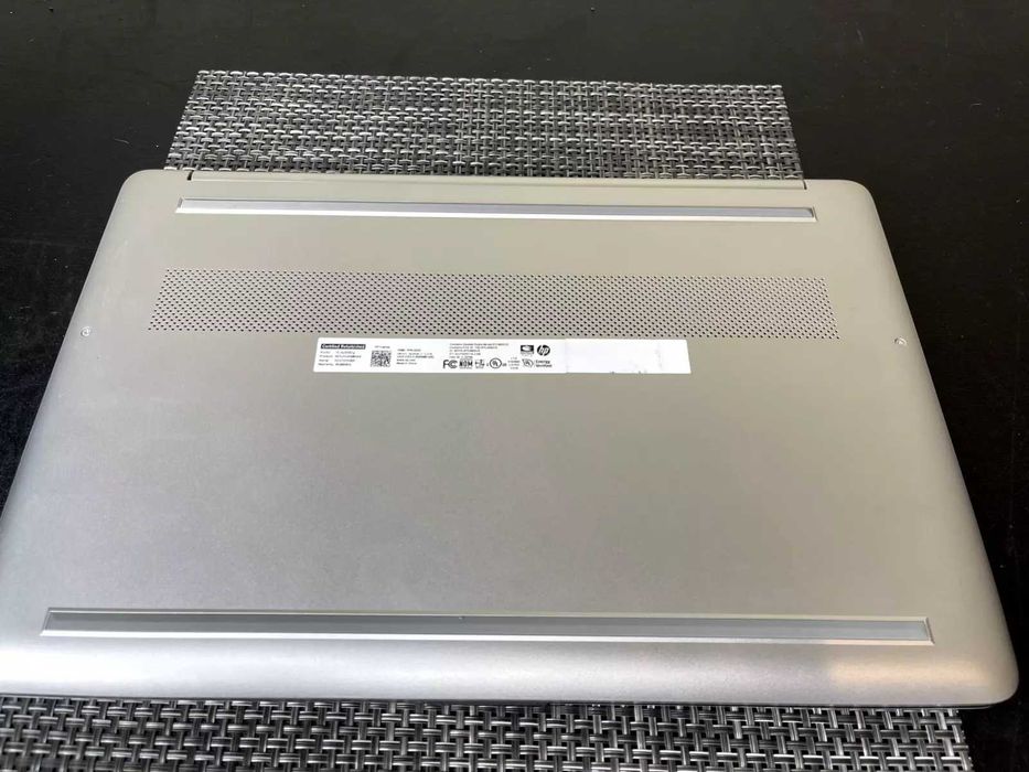 HP 15-dy2035tg  i3-1125G4 8GB  256GB SSD 1920x1080 IPS