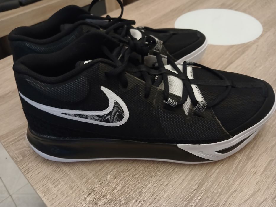Ténis Nike kyrie to move